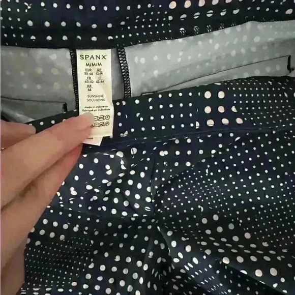 NWT SPANX Sunshine Shorts, 6" in navy pointed dot Sz M - Picture 6 of 7